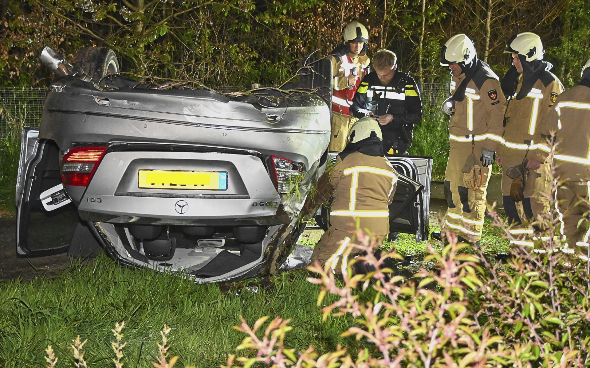 Auto Belandt Op Zijn Dak Na Ongeval Op Ommerweg In Zuidwolde Dagblad