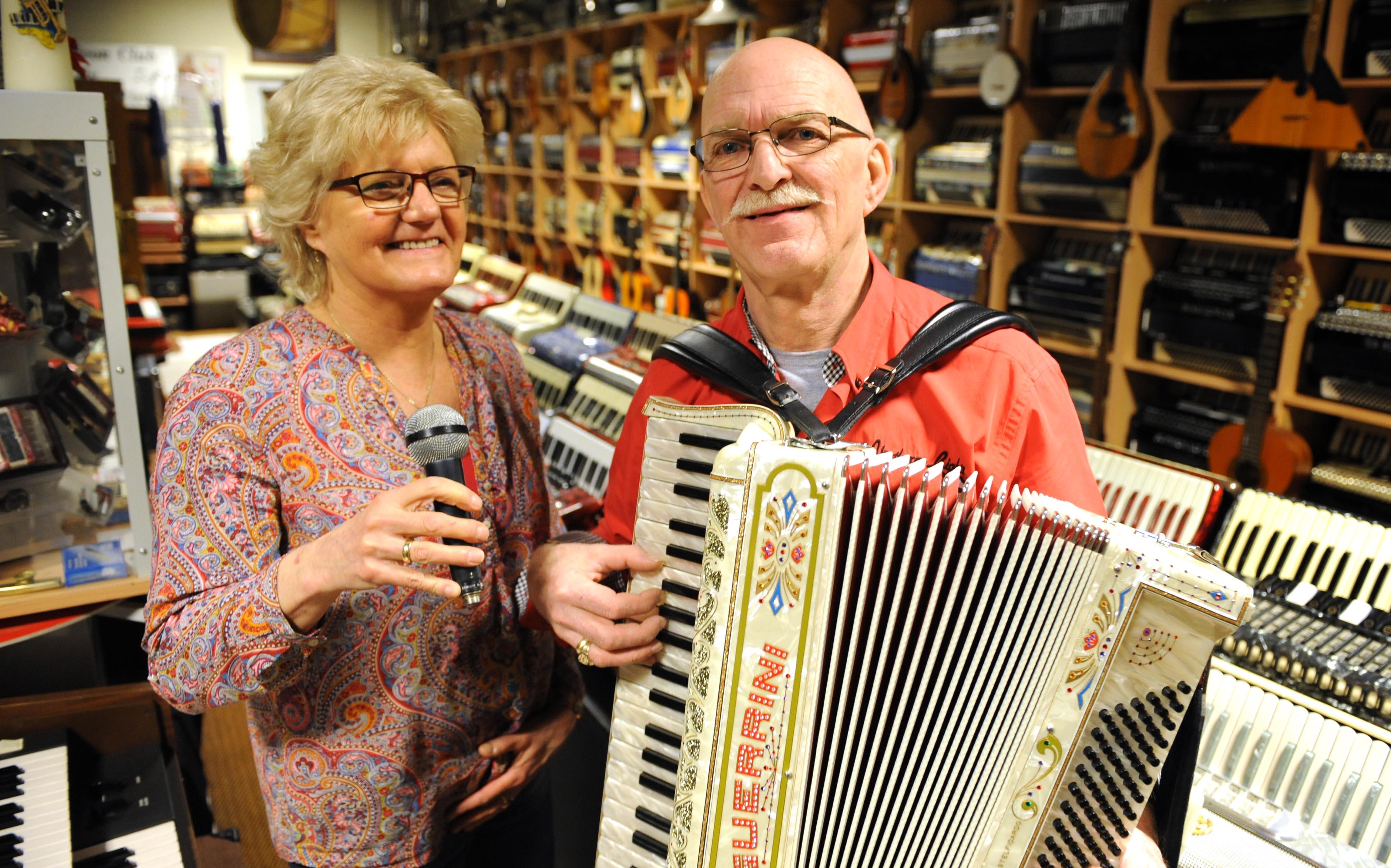 Een Woonboot Waar Muziek In Zit Dagblad Van Het Noorden