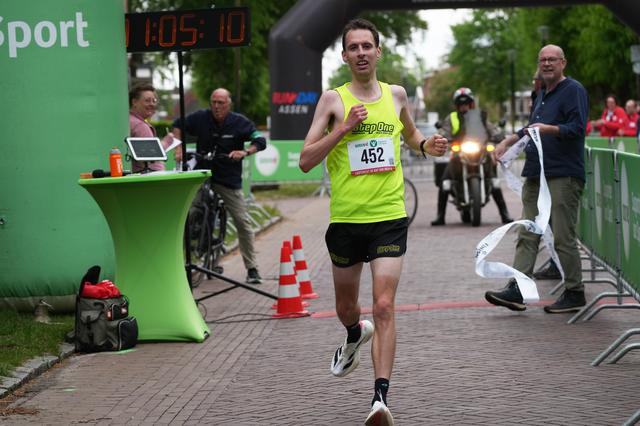 Gieten viert hardloopfeest. Koppelman scherpt parcoursrecord flink aan