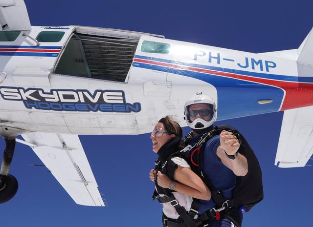 Skydive Hoogeveen zamelt geld in voor uitbreiding van clubhuis. Springvliegtuig zoekt nieuw onderdak