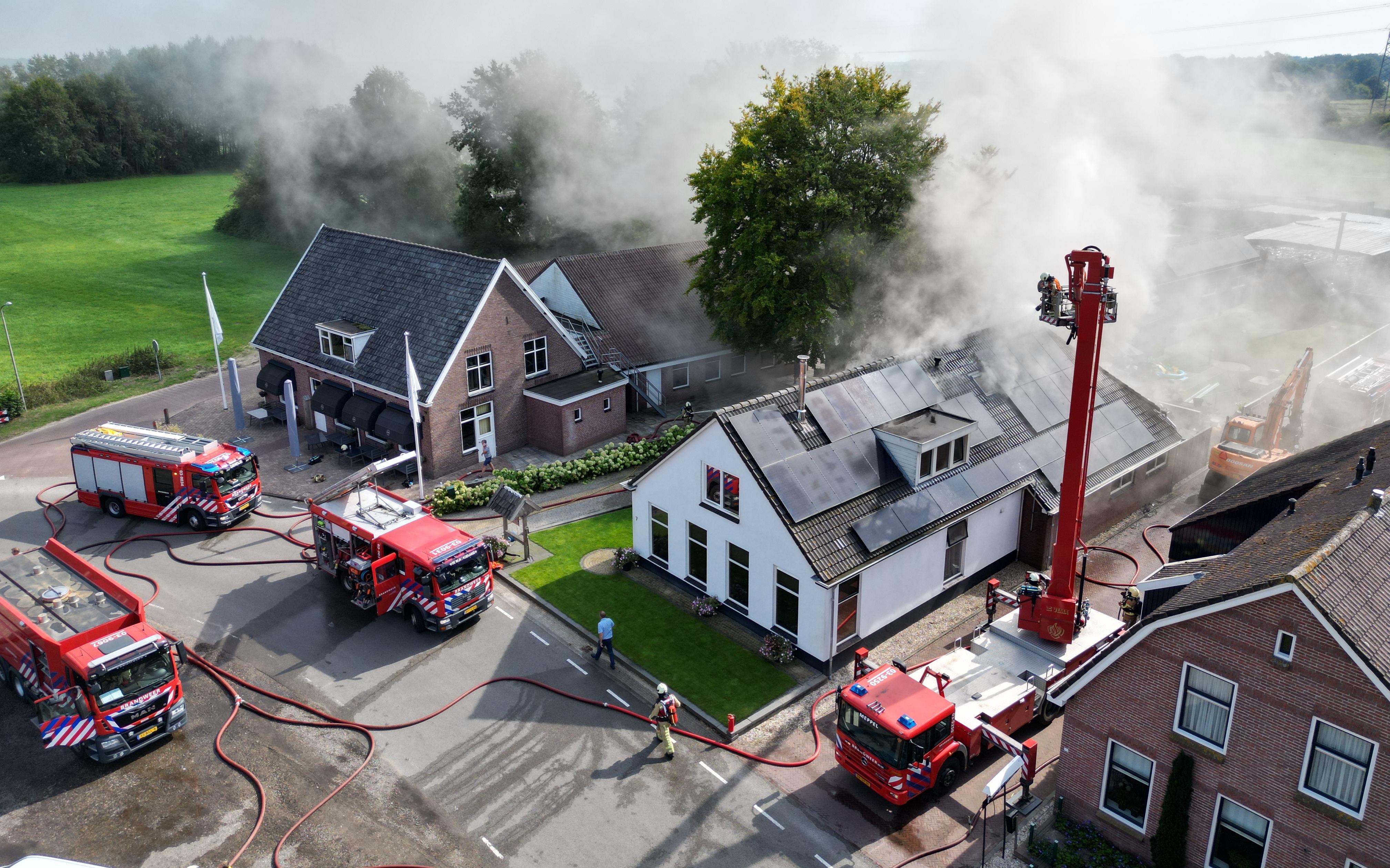 Grote brand in woning aan de Bloemberg in Veeningen
