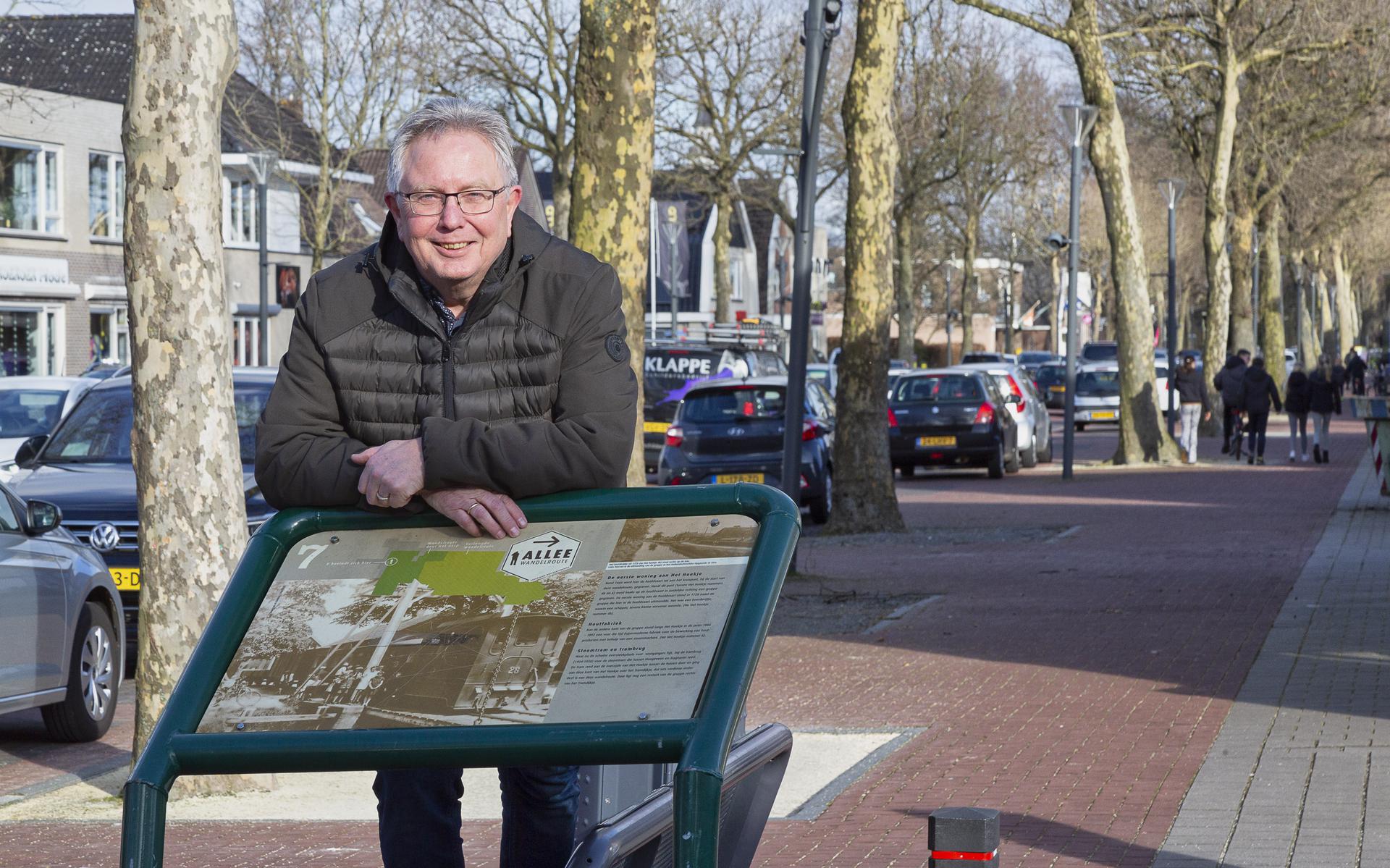 Bert van der Weide straalt. Hollandscheveld omarmt de crowfundingactie voor nieuwe sfeerverlichting aan Het Hoekje.