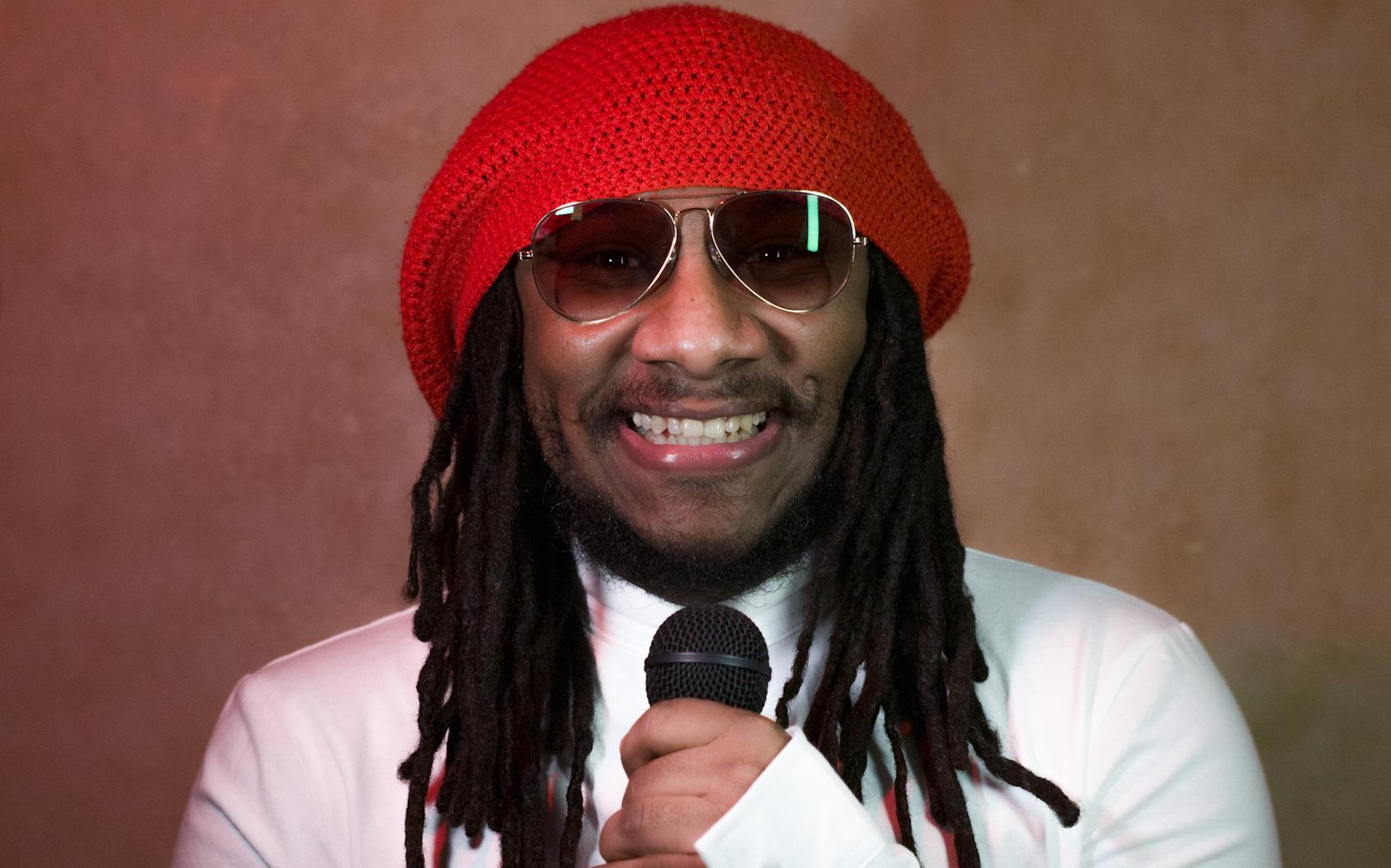 Kakadu schouder Schouderophalend Reggaezanger Mo Ali uit Hoogeveen bemachtigt met Bob Marley-coverband een  optreden in de Ziggo Dome - Dagblad van het Noorden