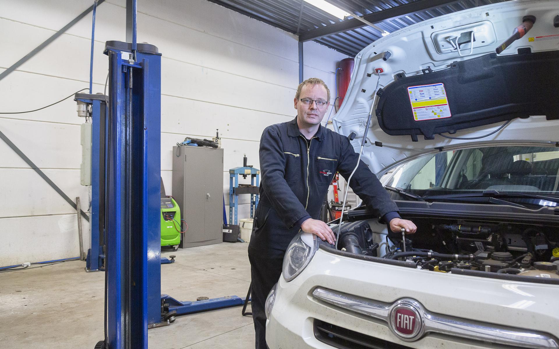 Autobedrijf Bruins Hoogeveen Is Weer Open: Vader En Zoon Zetten Alles ...