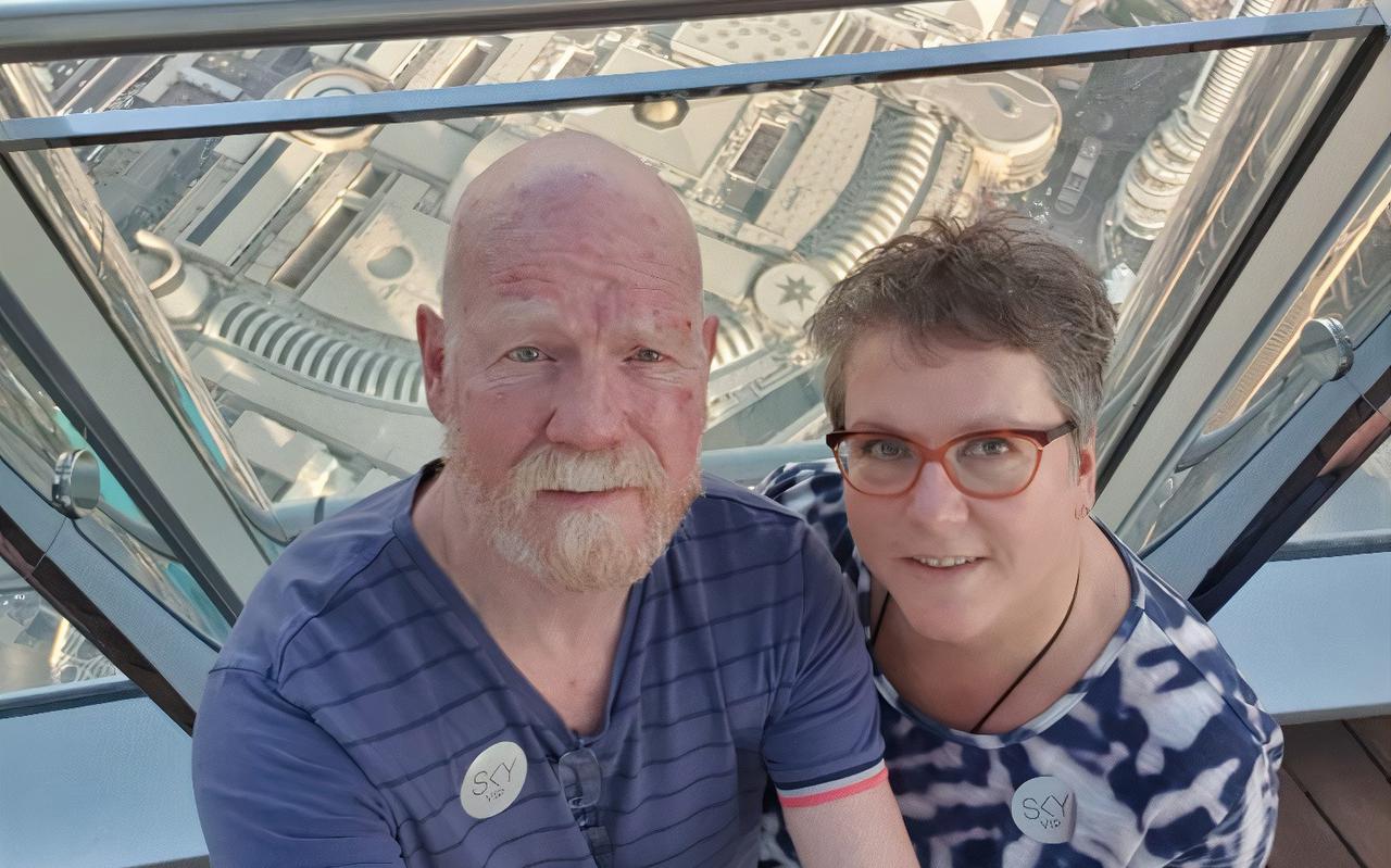 Annet en Warner Meinen, hier op het hoogste gebouw van Dubai.