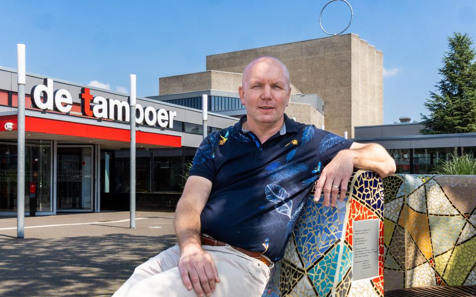 Rudie Reinders vertrekt na 32 jaar bij theater De Tamboer in Hoogeveen. Hij wordt programmeur van De Meenthe in Steenwijk.