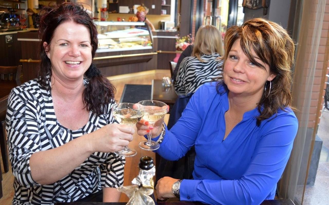 Meta Kroon (r) en Jacqueline Smit die samen De Berkenhof groot maakten Meta Kroon (r) en Jacqueline Smit die samen De Berkenhof groot maakten