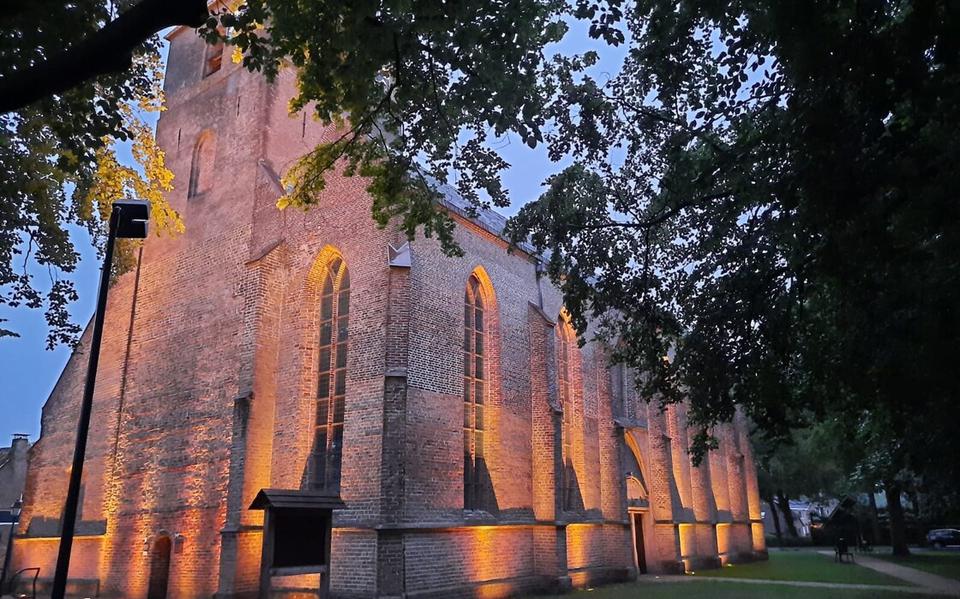 De Pancratiuskerk in Diever met nieuwe LED-verlichting.