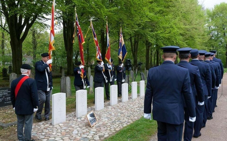 In 2018 werd op de begraafplaats in Diever een indrukwekkende herdenkingsceremonie gehouden ter nagedachtenis aan zeven bemanningsleden van een 1943 bij Oude Willem neergeschoten Halifax bommenwerper.