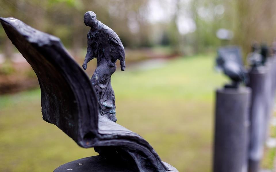 Beeld van Nietzsche van Eric Claus.  