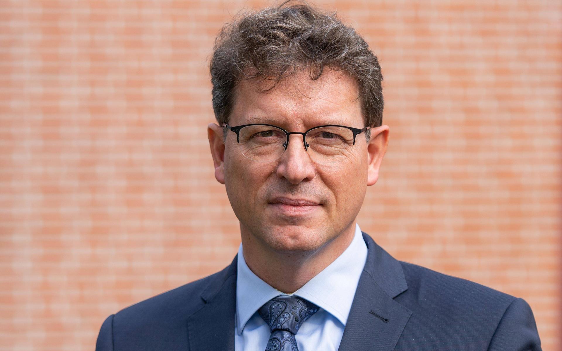 Burgemeester Roger de Groot neemt met 'drive-through' afscheid van inwoners De Wolden - Dagblad van 