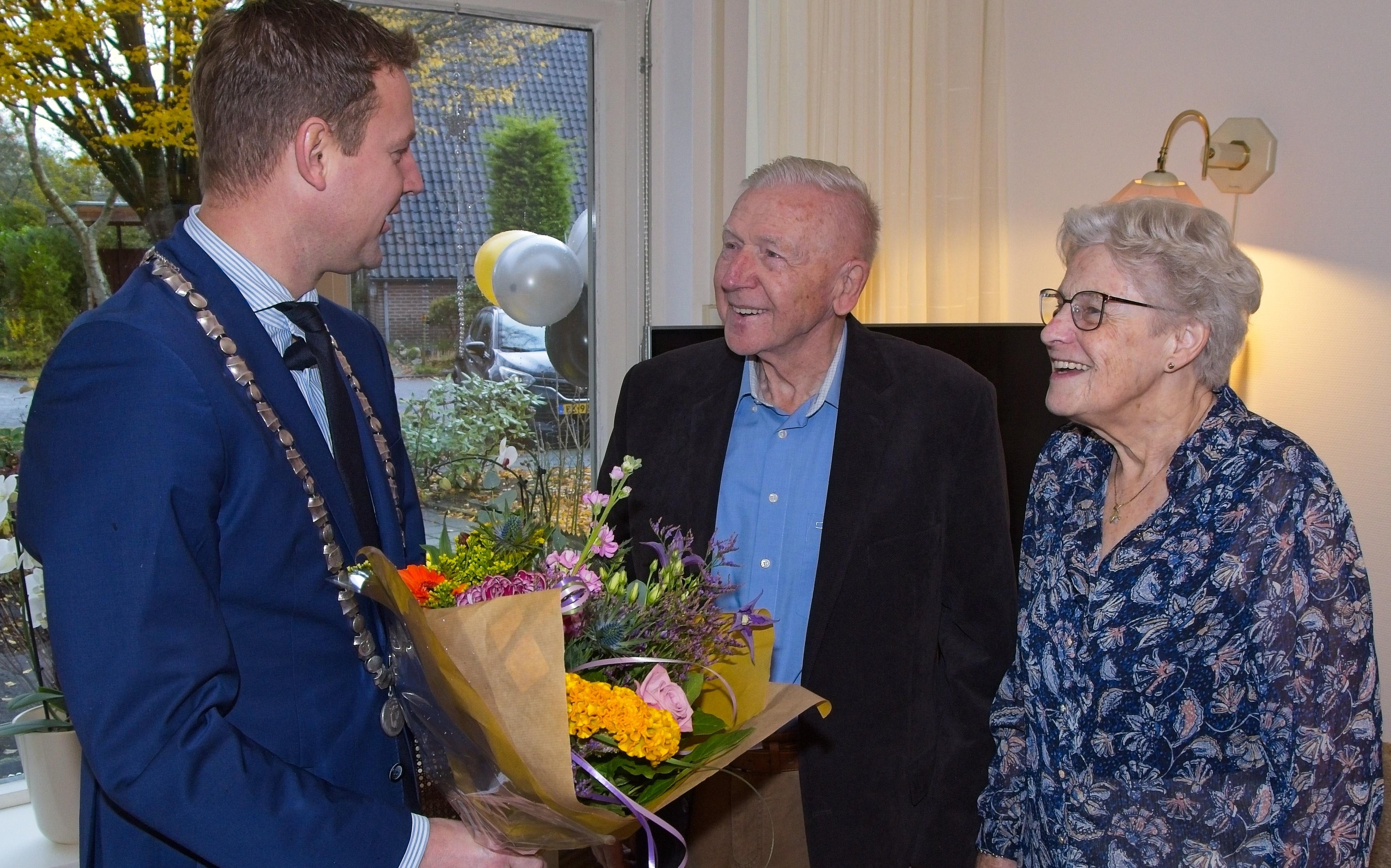 Jan Karsten en Rita Slomp uit Dwingeloo zijn zestig jaar getrouwd. Ruim 25 jaar dansten ze bij de Dw
