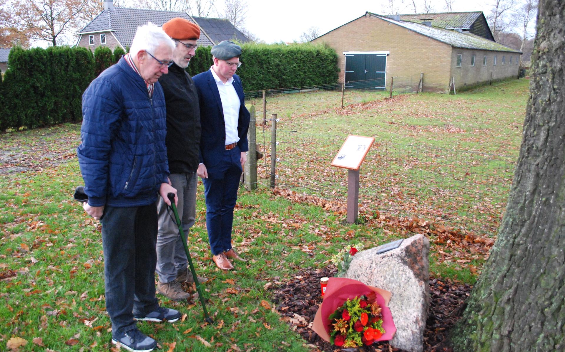 Buurtbewoners en veteranen herdenken verongelukte Amerikaanse piloot James W. Gilbride in Koekange