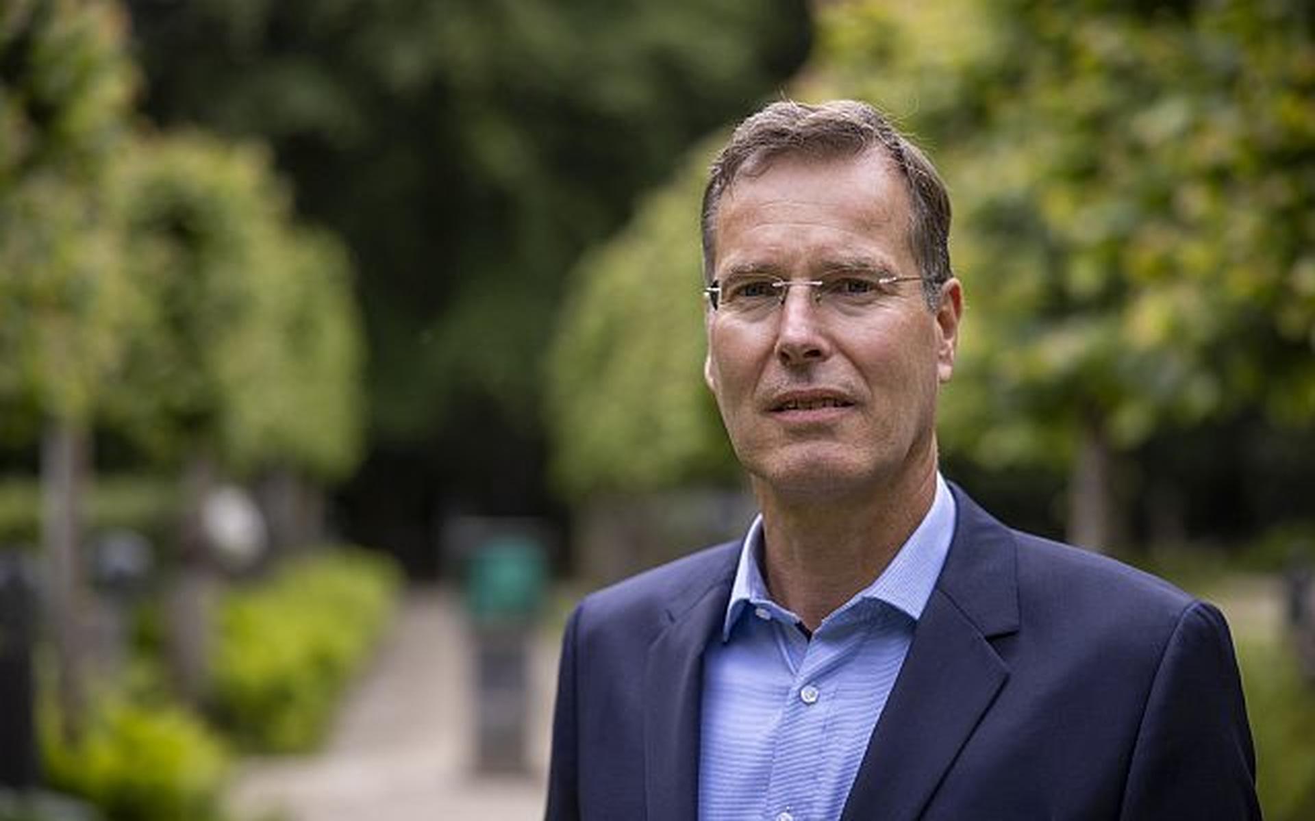 Wethouder Klaas de Vries van Meppel gaat nog niet op zoek naar extra miljoenen voor sluis Kornwerder