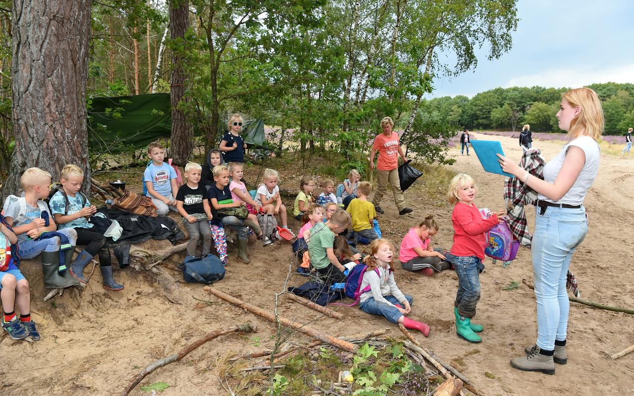 Kinderen en vrijwilligers tijdens Dakajam. Kinderen en vrijwilligers tijdens Dakajam.