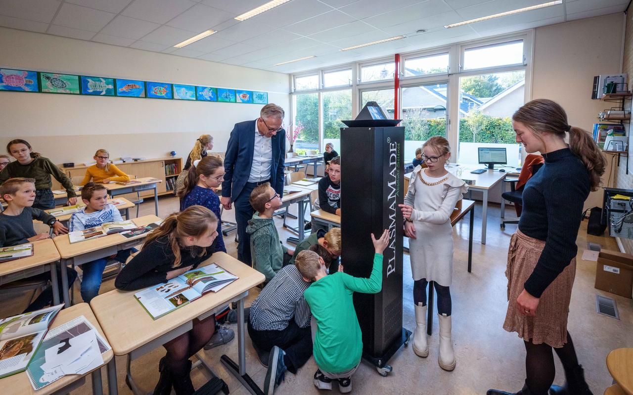 De filters worden geplaatst in de Willem-Alexanderschool. De filters worden geplaatst in de Willem-Alexanderschool.