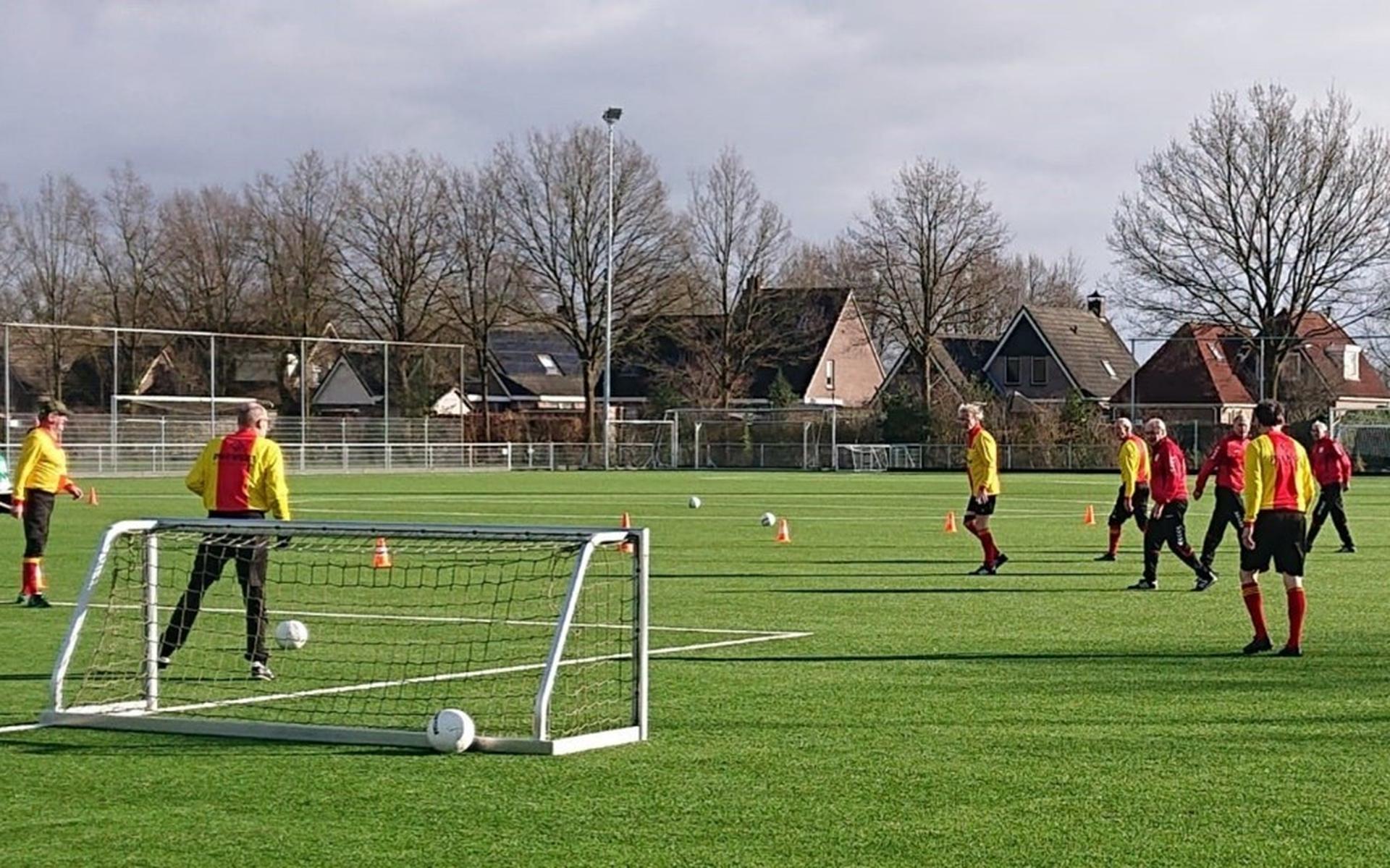 Vitesse'63 Old Stars houdt komende week vijfde editie Prewest Walking Football-toernooi