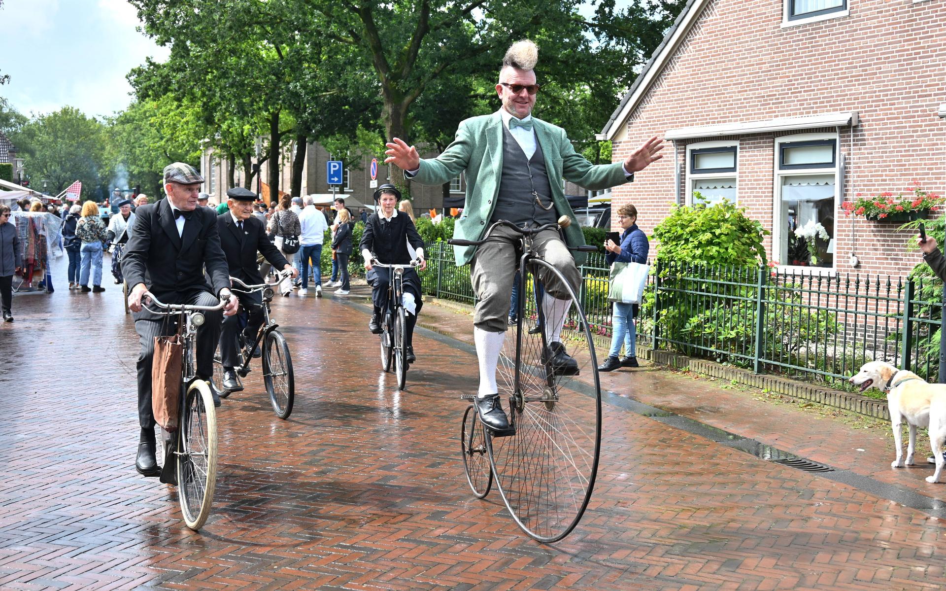 Forse regenbuien teisteren Kar Ga Door in Zuidwolde, in de middag breekt de zon door