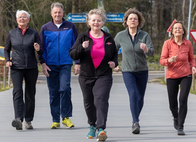 Van driewieler naar powerwalking: Mery Dolsma Faber (54) uit Vledder helpt 60-plussers in beweging