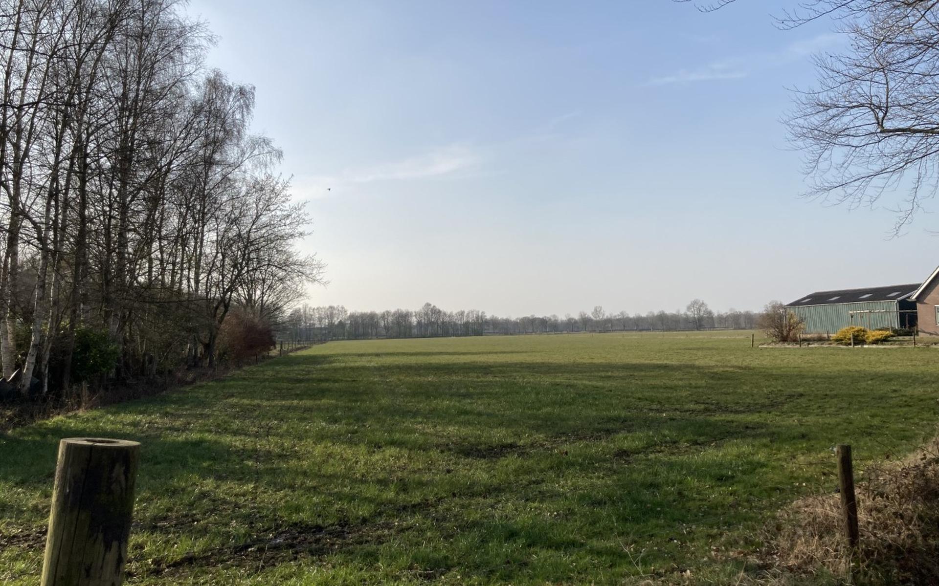 Aan de Juliana Bernhardweg in Dieverbrug heeft de gemeente Westerveld recht van eerste koop.