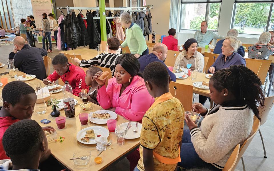 Ongeveer 65 mensen brachten eten mee tijdens Deel je Tafel! in Zuidwolde.