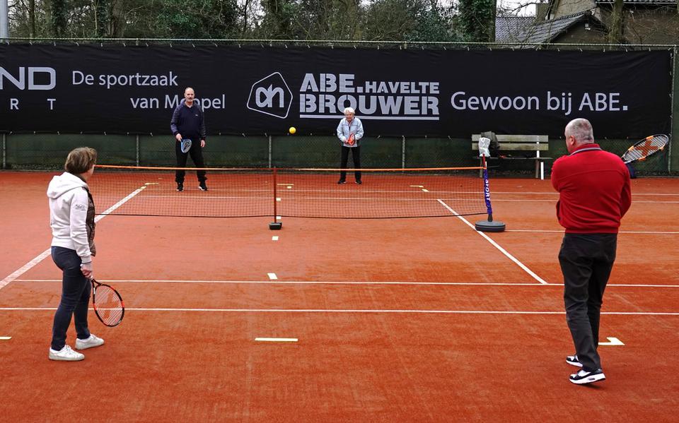 Dynamictennis in Havelte. Op zaterdag 30 maart, tussen 15.00 en 17.00 uur, kan iedereen er op het vernieuwde tennispark van HTC kennis mee maken.