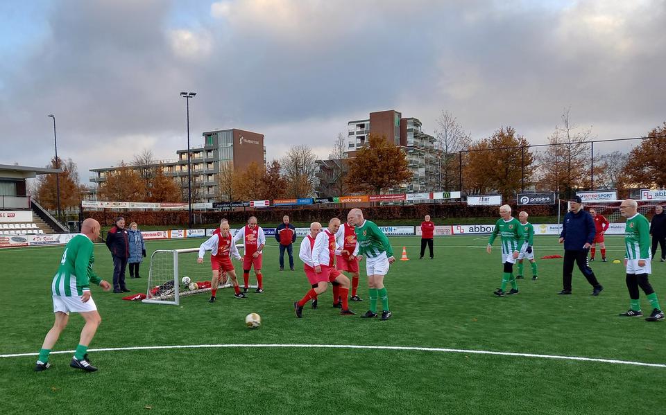 Bij HZVV in Hoogeveen werd eind 2022 de derde speelronde van de regionale walking football-competitie afgewerkt.