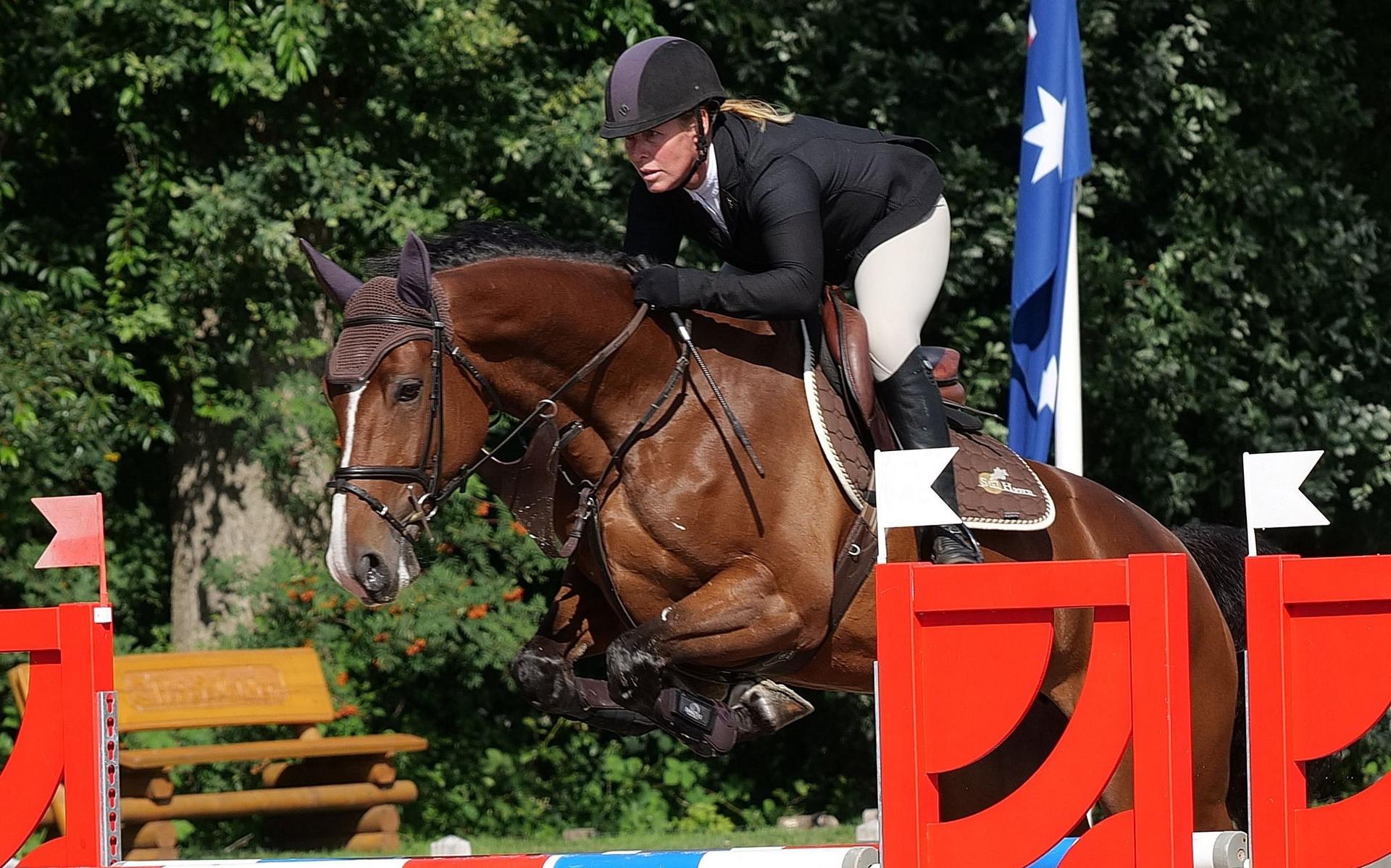 Angelique Hoorn uit Wanneperveen bleef donderdagochtend foutloos met Lucy M.