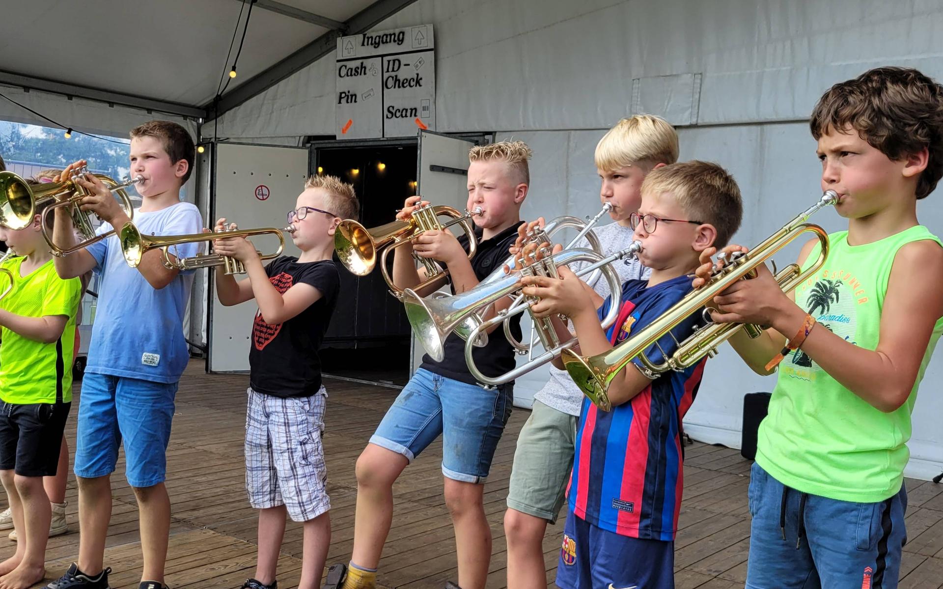 Wapse zet al feestend de puntjes op de i, Veenhuizerhof wint zeskamp