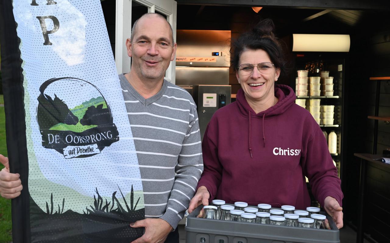 Klaas en Christina Tijmens hebben zin in de exploitatie van hun eigen boerenwinkeltje in de voortuin.