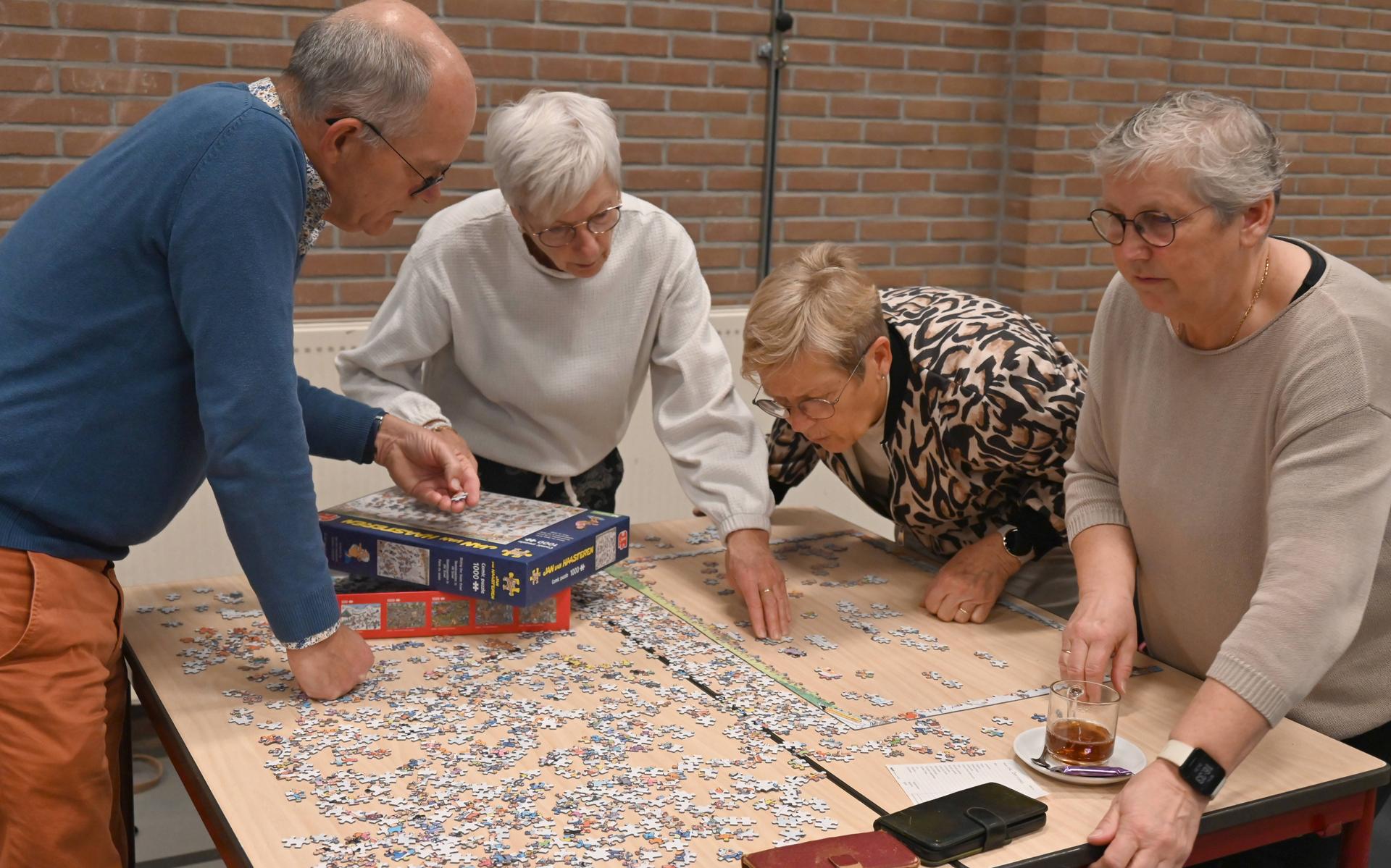 Jan van Haasteren stelt legpuzzelaars in Koekange voor grote uitdaging, Puzzelprutsers gaan met zege