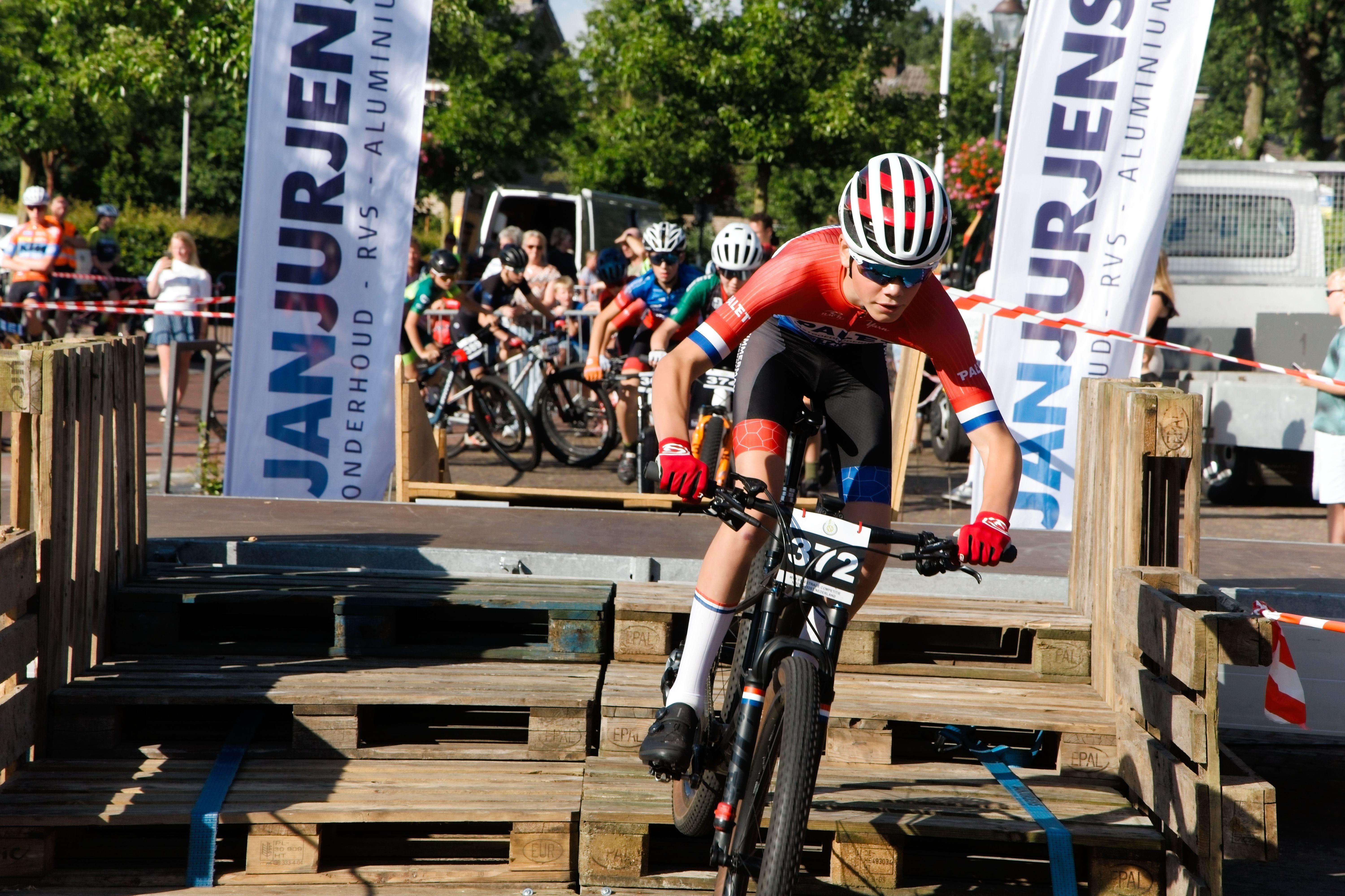 Felle strijd tijdens MTB Streetrace Ruinerwold, zorgen over toekomst