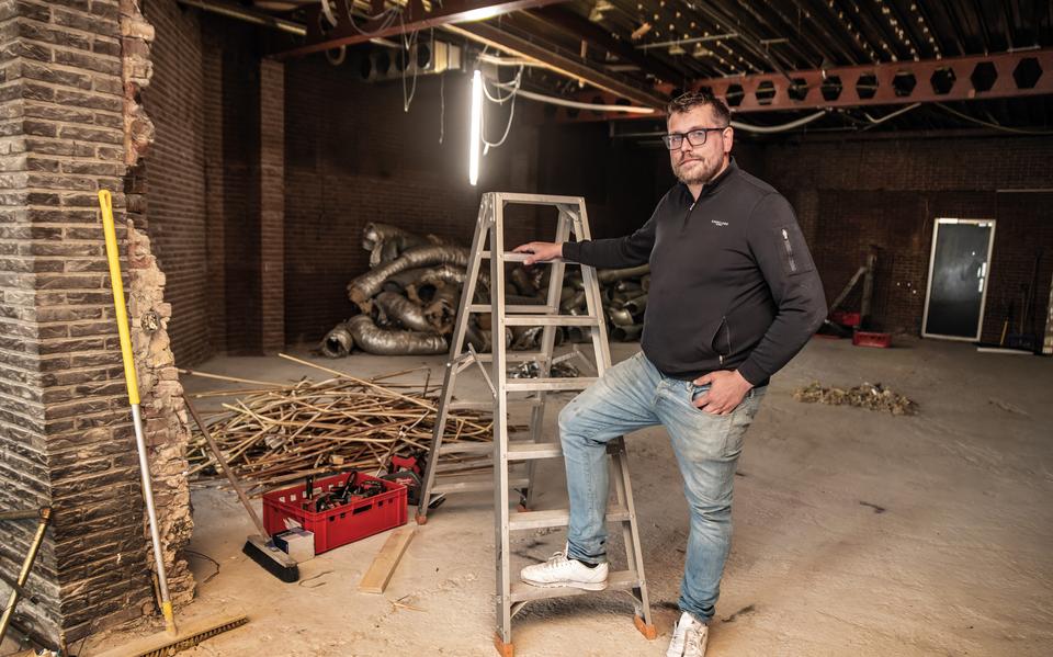 Maarten van Oosten in het pand aan het Prinsenplein.