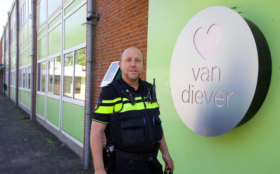 Wie vragen heeft over veiligheid, zorg, leefbaarheid of welzijn, kan iedere woensdag in de even weken tussen 15.30 en 16.30 uur terecht bij het inloopspreekuur van Ewout van Es in het Hart van Diever.