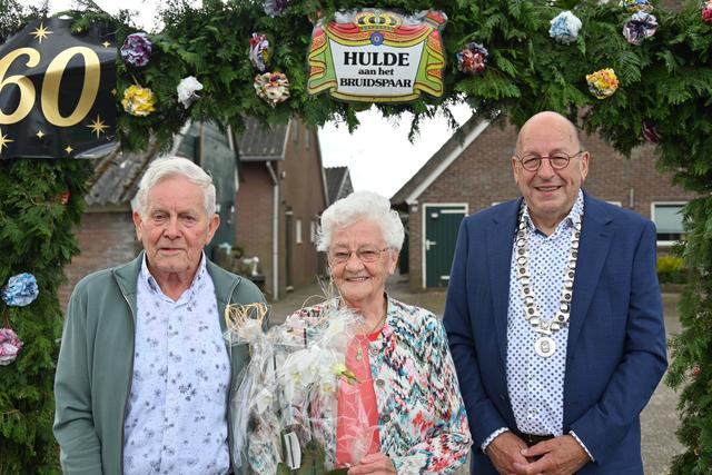 Jan en Miny Mensink vieren diamanten feest op de Mariahoeve in Linde