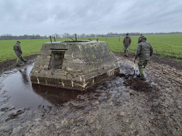 Betonnen sokkel van radarstation Marder in Ten Arlo gaat naar terrein van de Barak Linde