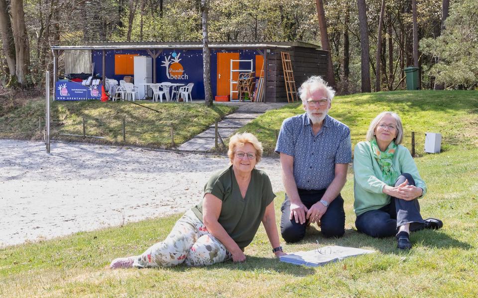 Drenthe Beach bestaat 25 jaar. Van links naar rechts: Anja de Ridder, Rob van Noorden en Coby van Vliet.