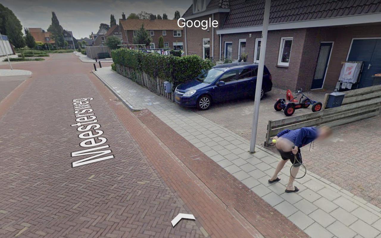 Blote billen op Google Maps in de Meestersweg in Staphorst. De foto is voor deze publicatie extra gekuist.