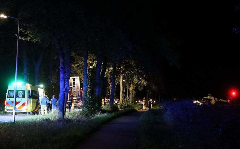 Brandweerman onderweg naar kazerne zwaargewond na ongeluk in Koekange. Brandweerman onderweg naar kazerne zwaargewond na ongeluk in Koekange.