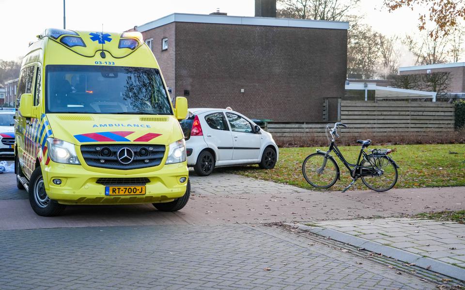 Vrouw zwaargewond door aanrijding met auto in Emmen.