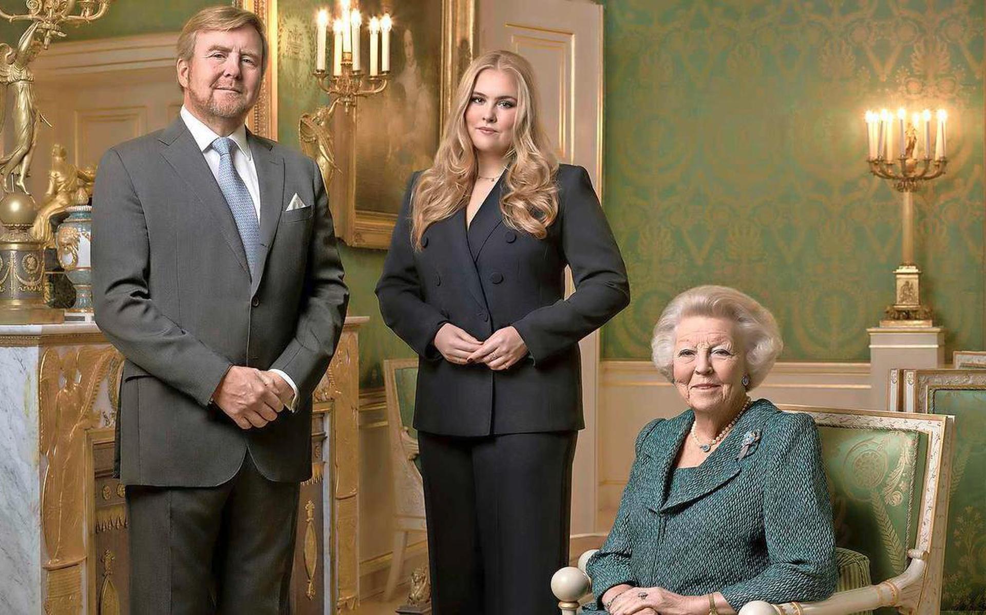 Three-generation portrait on anniversary day. King Willem-Alexander ...