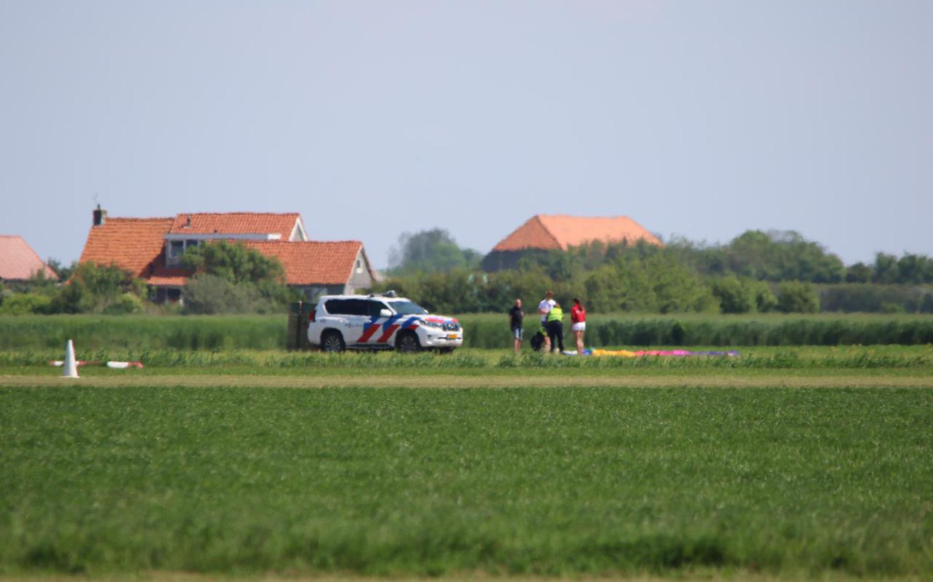 Terrasbezoekers Getuige Van Ernstig Parachuteongeluk Op Texel ...