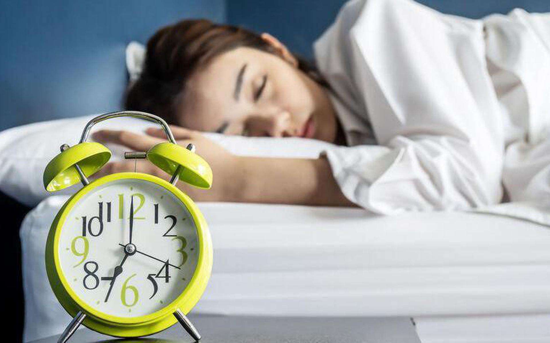 Do you set your alarm every morning or hit the snooze button?  This is why it is best not to set an alarm