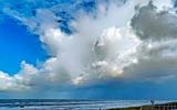 Een bewolkt Egmond aan Zee deze zaterdag.