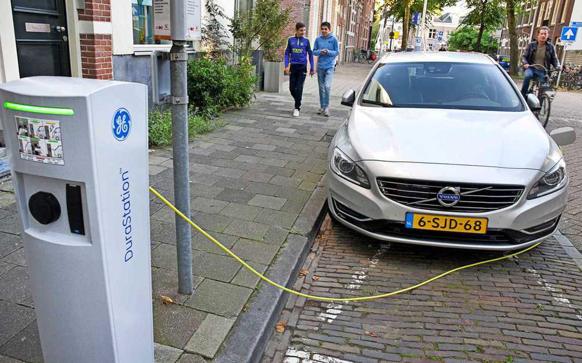 ANWB Ziet Interesse In Elektrisch Rijden Dalen. Auto's Te Duur In ...