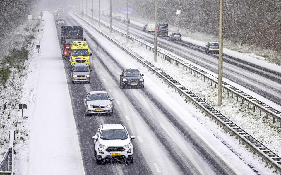 Pas Op Voor Gladheid Door Ijzel: KNMI Geeft Code Geel Af In Drenthe En ...