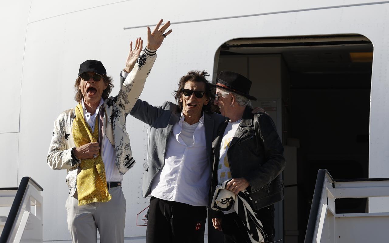 Mick Jagger (links), Ron Wood (midden) en Keith Richard (rechts) arriveren in Madrid op 26 mei 2022, na drie weken van stiekem repeteren in Amsterdam.