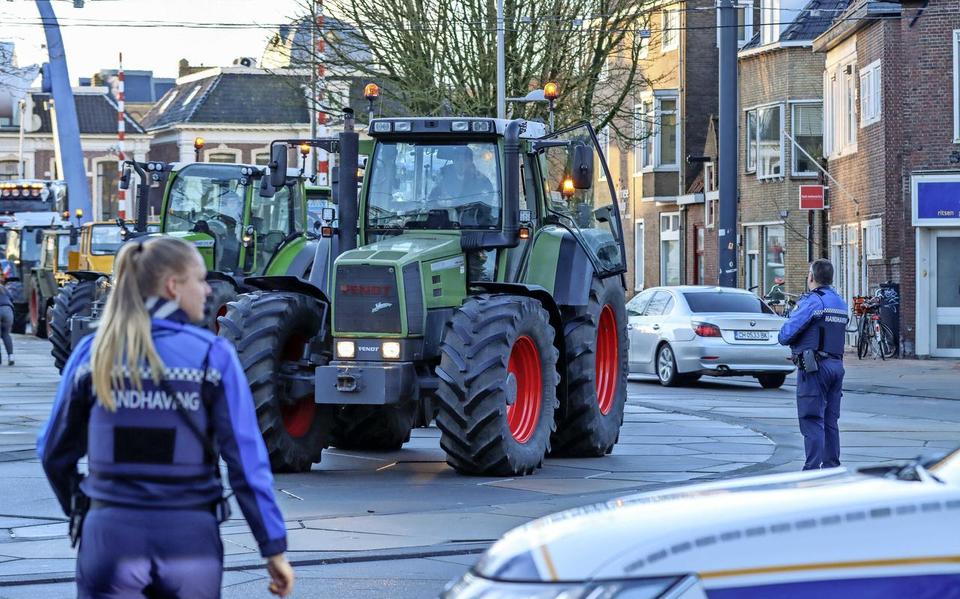 Boeren in Leeuwarden tijdens een protestactie tegen het kabinet.