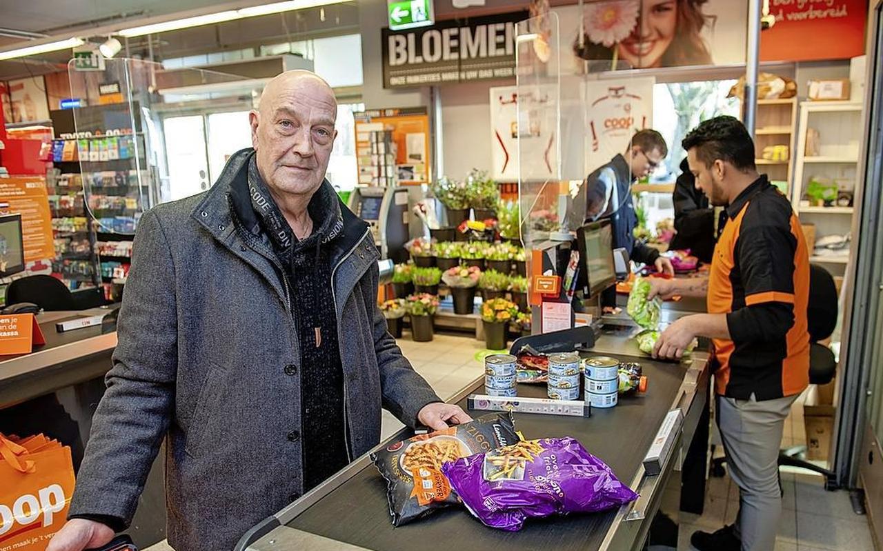Ludo Span zou het een groot verlies vinden als de supermarkt zou verdwijnen. 'Het dorp heeft dan een groot probleem.' Ludo Span zou het een groot verlies vinden als de supermarkt zou verdwijnen. 'Het dorp heeft dan een groot probleem.'