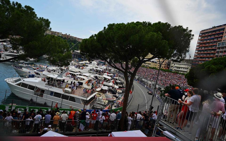 Toeschouwers zagen zondag Max Verstappen racen naar de winst in zijn thuisbasis Monaco.